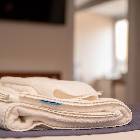 The Oak House Hotel Axbridge Exterior foto A folded bath sheet