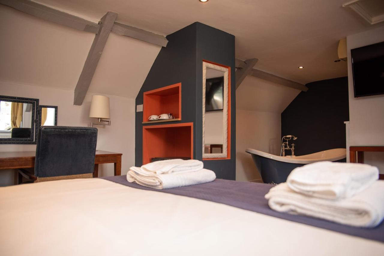 The Oak House Hotel Axbridge Exterior foto A room at the hotel